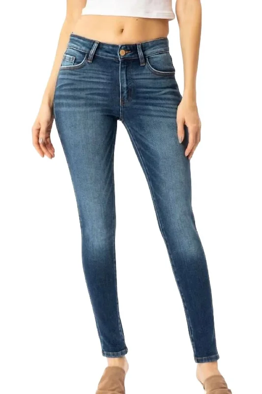 Women's Premier Mid Rise Super Skinny Jeans In Medium Stone Wash